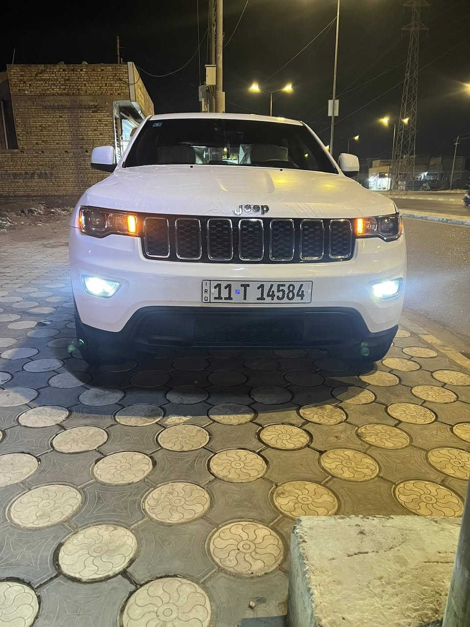 سلام عليكم جيب كراند شيروكي2017 نص فول سياره حلوه وجديده ماشيه155 حادثه بامريكا بس بنيد موجود صور الحادث بل عراق مفتوح بيها 4 قطع بدون تبديل بنون صبغ  سونارها بل منشور تكدر اشوفه رقم بغداد الجديد سنويه إلى 2029 اي استفسار اتصل (***********) مكان السياره ميسان سعرها 205
