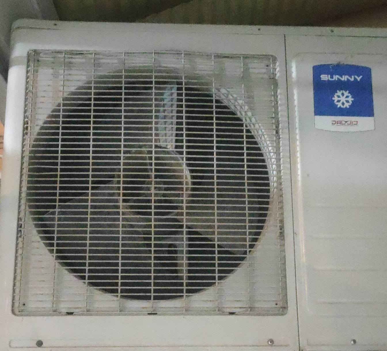 السلام عليكم متوفر سبلت للبيع
طنين وثلث كنتوري نضيف شغال ثلج مابيه اي عطل العنوان واسط النعمانية
السعر 450
***********
***********
