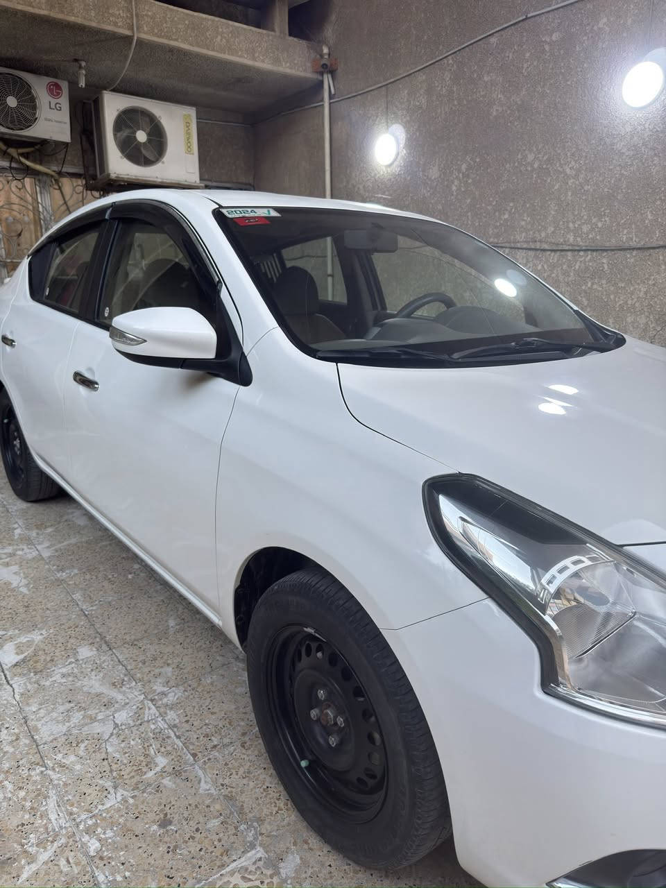 سلام عليكم نيسان سني هندي موديل ٢٠٢٤ كفالة عامة
السيارة فول موصفات شاشة 
٤ جام كهرباء 
قطعتين تبريد 
السيارة جاهزة و كاملة و على وضع الشركة حتى اول ما اخذتها دوشمتها السيارة كفالة عامة من كل شي 
ماشية ٣٤ الف كيلو سبيرها منازل و بعدها ب ضمان الشركة(٣ سنين او ١٠٠ الف كيلو متر)
السيارة رقم أربيل تريد تحويل او وكالة اني حاضر 
السعر ١٢٤ ورقة و بيها مجال
مكان السيارة:بغداد/الاعظمية
للاتصال:***********
