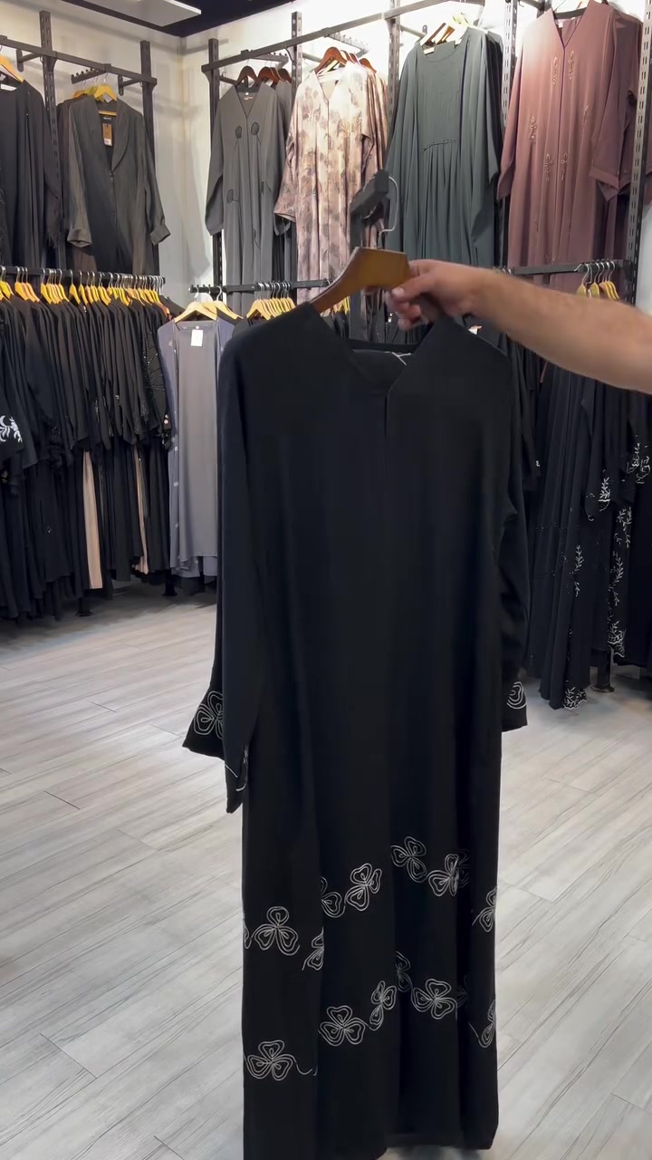 ✨ وصلت موديلاتنا الجديدة من عبايات المها ✨
أناقة سوداء بتفاصيل تخطف العين وتناسب كل ذوق 🤍
موديل راقٍ بقصّة مميزة ولمسات ناعمة… والخصم مستمر لفترة محدودة 🔥

📍 العنوان: النجف الأشرف – حي الأمير – شارع الزهور – مقابل مطعم كنتاكي هوم
📞 للاستفسار والطلب:***********]
او المراسله 
عبايات المها… لأن الأناقة تبدأ من اختيارك �
