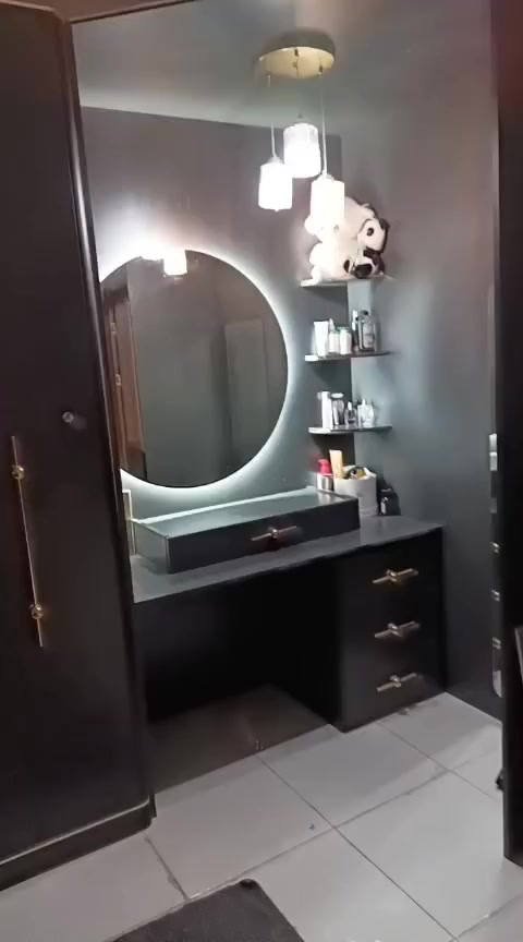 غرفه نوم للبيع
تتكون من: ميز تواليت زاوية وبصفها كونتر + باقي القطع مكملة للمجموعة (مجموع ٨ قطع).

خشب متين، استخدام نظيف، وتصلح للعرايس أو التجديد.

للجادين فقط التواصل خاص 📩

السعر: مليون و ربع و بيها مجال .

الموقع: تكريت.


**إذا كنت صاحب هذا الإعلان وتريد حذفه لأي سبب، رجاءا أرسل رسالة إلى الدعم الفني**