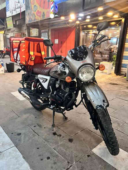 سلام عليكم 

للبيع دايوان 2023
مرقم بغداد 
مكفوله الدراجه محرك كير اشاير 
متصرف ربع دينار على الدراجه كامله مكمله 
السعر المطلوب: 2,250,000 مليونين وميتين وخمسين الف 
توصل فقط على الخط الخاص مغلق 
الرقم :***********
 العنوان بغداد .كراده
