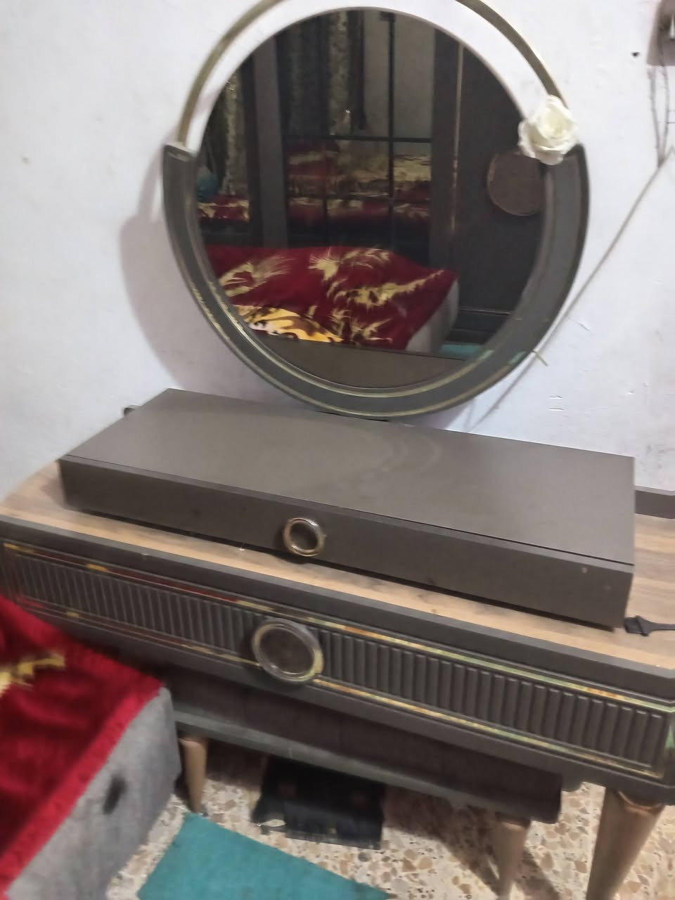 غرفه نوم تركيه مستعمله نضيفه سعر 400الف وبيه مجال  للاستفسار الاتصال على الرقم تالي ***********
