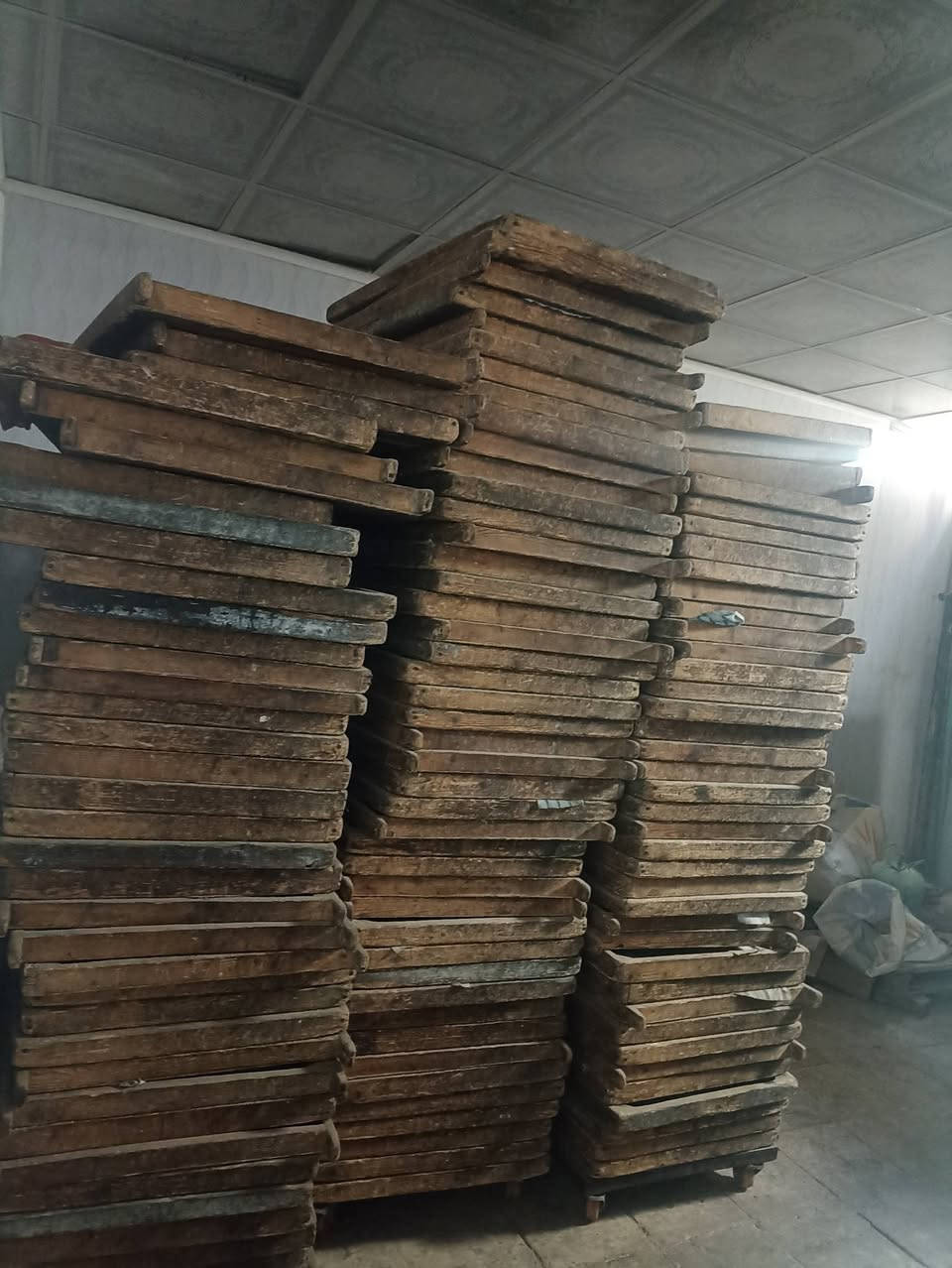 غراض فرن لبيع
طاوليات نص عمر العدد 120طاولي 
ميوزه 3متر الواحد عدد 2
سله 
تزكا 
ميز فرن 
ميز دك 
خماره وياها 12طاولي كبار 
مكان نجف 
الاستفسار ***********
