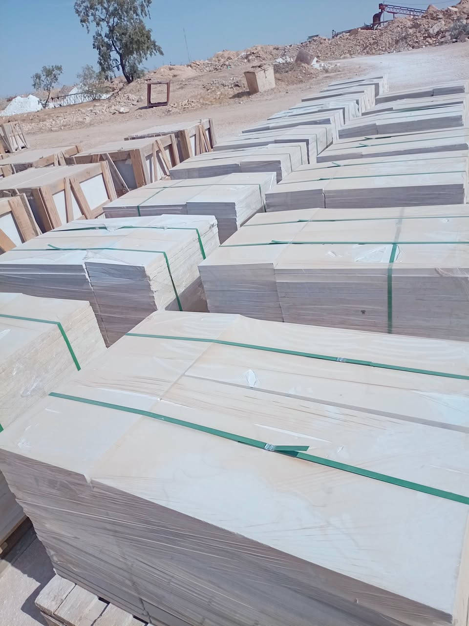 شركة كلالة الصناعية _ معمل حجر الحقلانية 
نحن فخورون بتقديم اجود انواع الحجر الطبيعي ونعلن عن؛ 
✅ قدرة كاملة على تجهيز مشاريع القطاع العام والقطاع الخاص بكافة الكميات والمواصفات.
✅ الجودة العالية والسعر الأنسب يجتمعان لدينا لتوفير حجر بكفاءة عالية وتكلفة مثالية.
✅ توفير  قياسات مختلفة تلبي احتياجاتكم المعمارية.
​📍 الموقع: الأنبار - حديثة - الحقلانية 
📞 للتواصل: ***********
​#حجر_الحقلانية #حديثة #الأنبار
