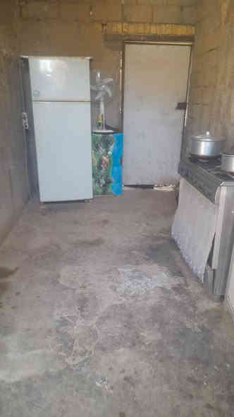 السلام عليكم بيت للبيع مساحة 270 بناء بلوك بحي الفداء بشارع أبو لبنان يحتوي على غرفتين وصالة 6×6
واستقبال 9×4 السعر 150
البيت رقم
***********
