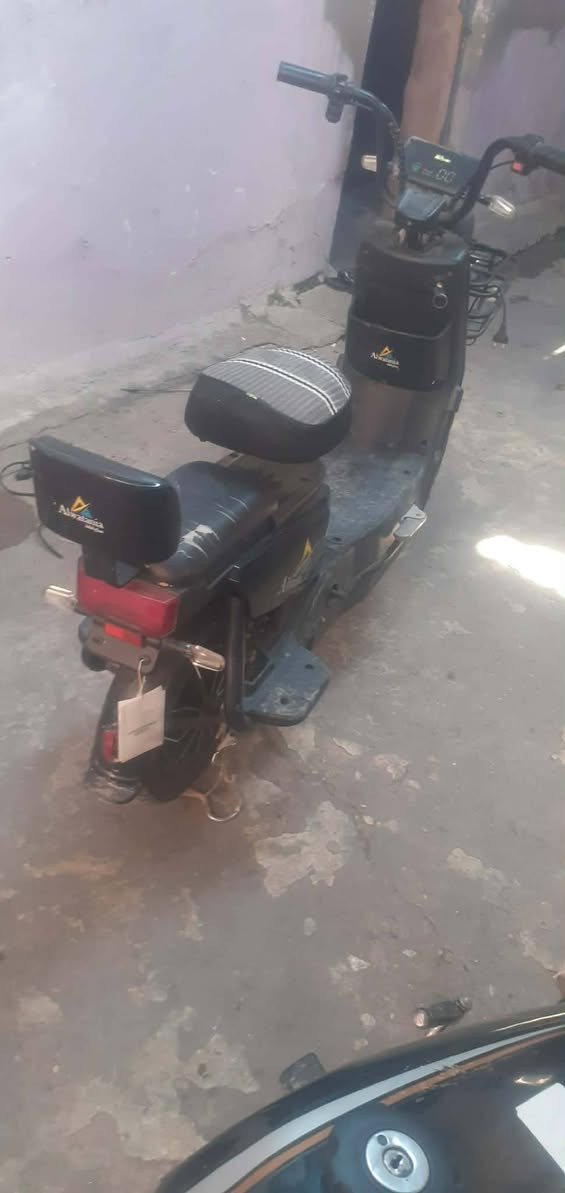 السلام عليكم ماطور شحن جاهز بس يعوزو باتري واحد سعر 250وبي مجال لل طيبين 
عنوان موصل ايمن وادي حجر 
رقم ***********
