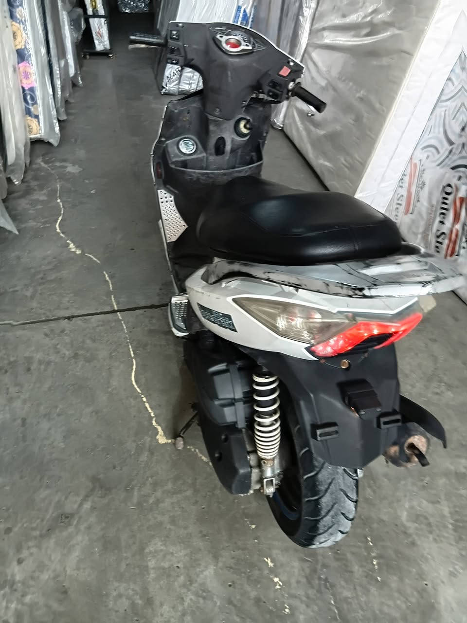 سلام عليكم دراجه كموكو  دراجه مكينته  كلش حلو كهراياته كله شغاله سلف كلوبات هورن كله شغال سعره ٣٥٠ الف ***********
