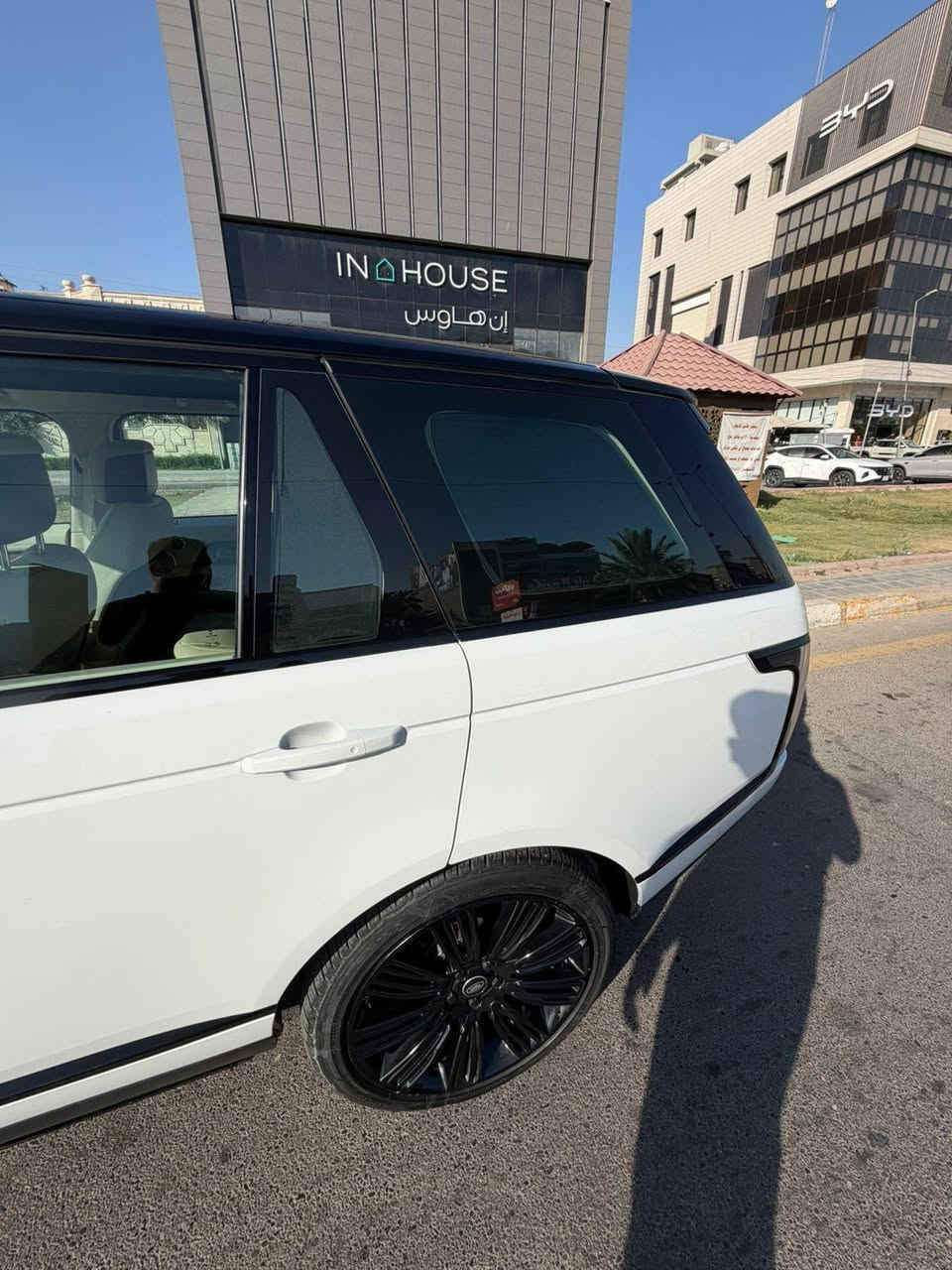 رانج روفر ٢٠١٨ خليجي وكالة سردار بسمي ماشية ٤٧ مكفولة من الزلغ عدا بارد بسيط ممبين باب السائق محرك 6 سلندر  محرك كير مكفول ادامة كاملة على ايدي مكاني بغداد زيونة السعر ٣٩٥... ***********
