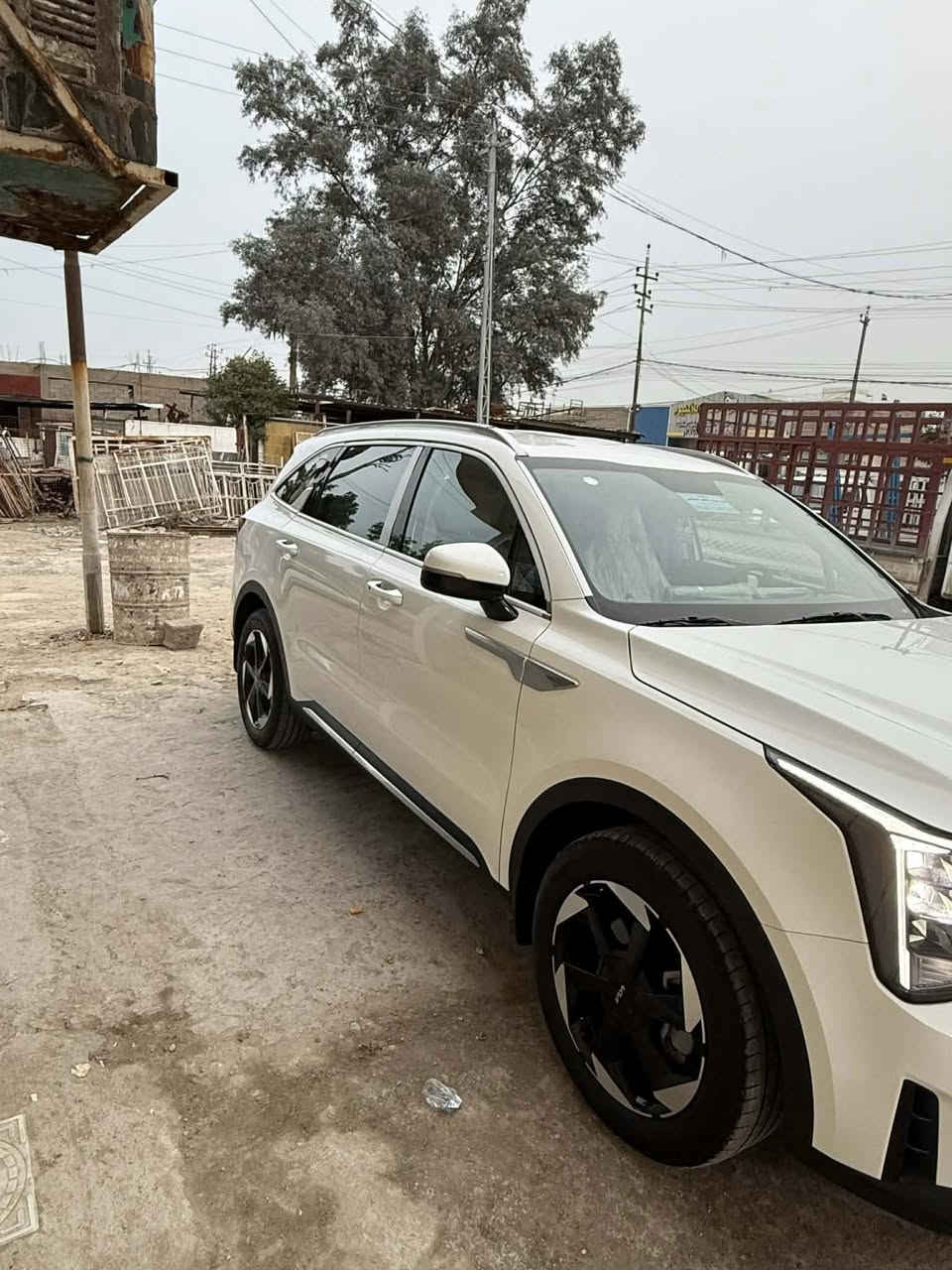 للبيع سورنتو موديل 2025 رقم بغداد بأسمي  E على وظع الشركه ضمان 5سنوات (دوليه )داخل وخارج ماشيه (27}حقيقي وعلى الفحص    بعدهي بتراب الشركه مكفوله كفاله عامه حتا من الشخط حتا الدعاميات مكفولات من الشخط

ألموصفات

جي بي أس 

حجم 6 سلندر/كير ماوس/تشغيل عن بعد/هناد بريك بصمه/ الصندوق كهرباء‏/دشبول الوان/ قبضات ابواب المنيوم.                           

حجم الاطارات 19

لايت عدسات/كشافات زينون                                      

مقود جلد شفتات مقود/مثبت سرعة/

عدد المقاعد 7/مقاعد الاماميه كهرباء                            

بردات خلفيه/حساسات امام خلف

تبريد شاشه ٣قطع تبريد                           

نظام مانع تزحلق/‏ABS

شاحن موبايل واير لس                          

اشاير بالمري والمري قابلة للطي 

مخرج AUX/مخرج USB

‏BIuetooth/                      

‏( comfort - eco- sport - smart)وموصفات لم تذكر 

 السياره مكفوله كفاله عامه من الزلغ

السعر(315} وبيه مجال قليل  

مكان سياره بغداد 

بي واتساب :

***********

‭0775 058 2845‬
