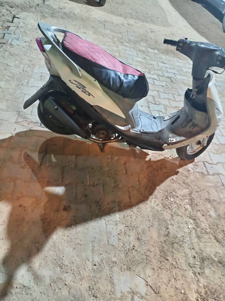 سلام عليكم دراجه ماكس غجمه دراجه رادلها ترتيب كهربائيات ما يشتغلن دراجه ماعرف بيها الله شاهد وبيها خيط تبخير كتلك اني هاملها رادلها ترتيب دراجه امشي بيها 100 

بكاني بصرة موفقيه 

سعر 450بيها مجال 

رقم ***********راسلني واتساب دزلك فيديو شوف صوتها البصرة, العراق
