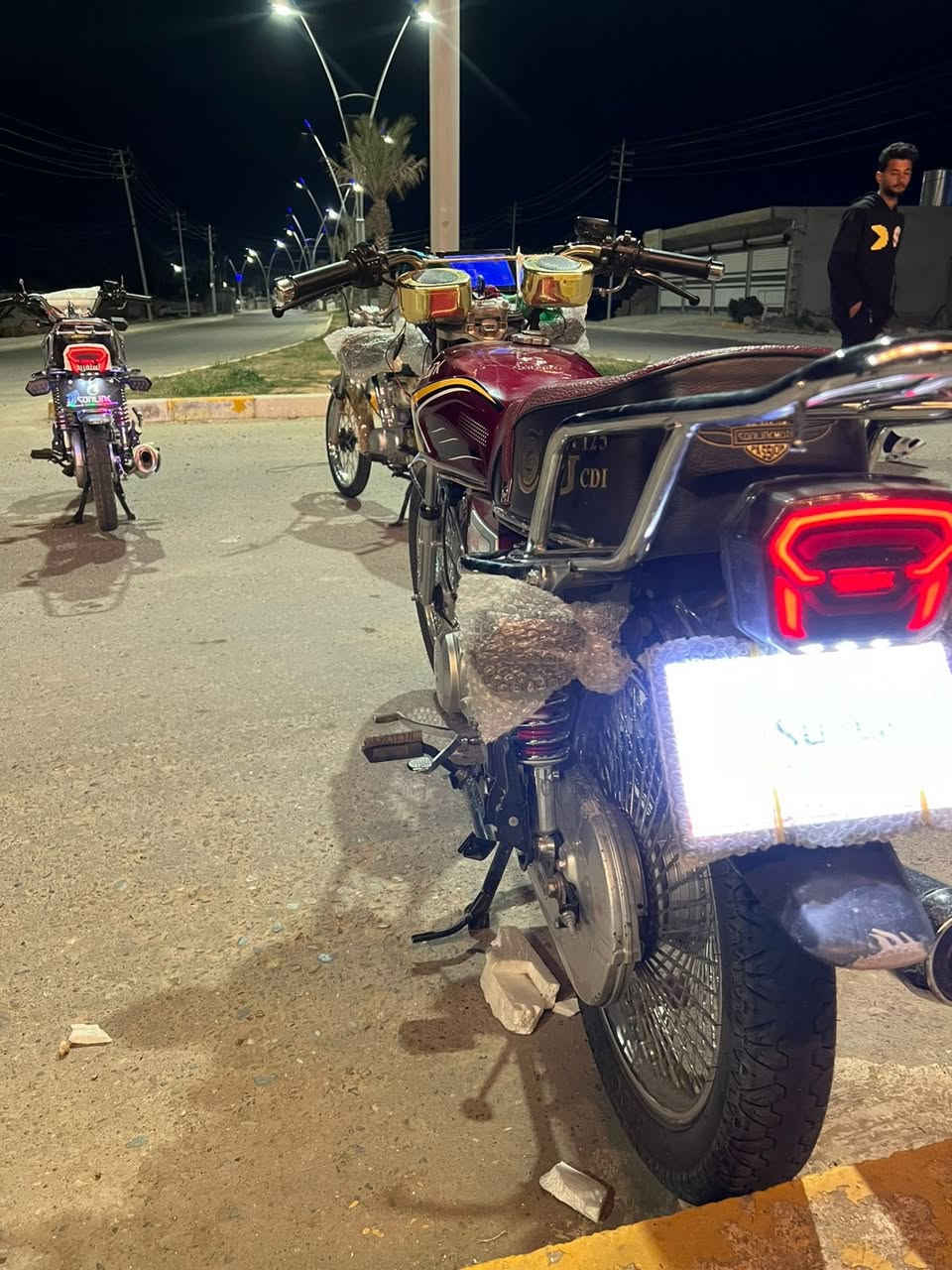 السلام عليكم تايكر ٢٥ باب اول اصلي كفاله من التاير للتاير كلشي بلادي محرك سبانه ماممدوده كفاله فقط نص الشاشه طافيه السعر ٦٧٥ بي مجال ***********
