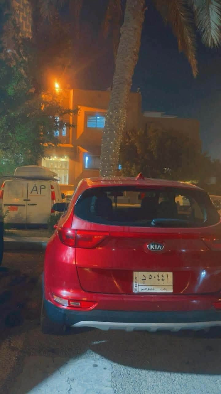 السلام عليكم كيا سبورتج 2018 امريكي سعر 125 
محرك 2400 السيارة خير من الله مناقصهة برغي تبريد كامل ترايك وين متريد حدادية كير مكينة مكفول حادثهة قبغ جنطة بس والسيارة بيهة صفحة الصدر صبغ شوية الباقي كفالة للاستفسار *********** او ***********

