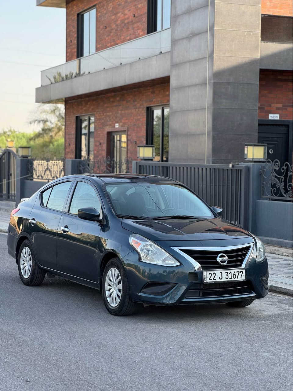 Nissan versa 2017 S
سةيارةكة تةنها بستةك شانى بوياخة لةكةل سئ جئى تحديلى هةية بى زورئ بئ ارباك
رةقةمى نوية سةنةوى بةسةرجوة
سعرى 92$كةميك مجال
عنوان:اربيل
موبايل:*********** أربيل, العراق
