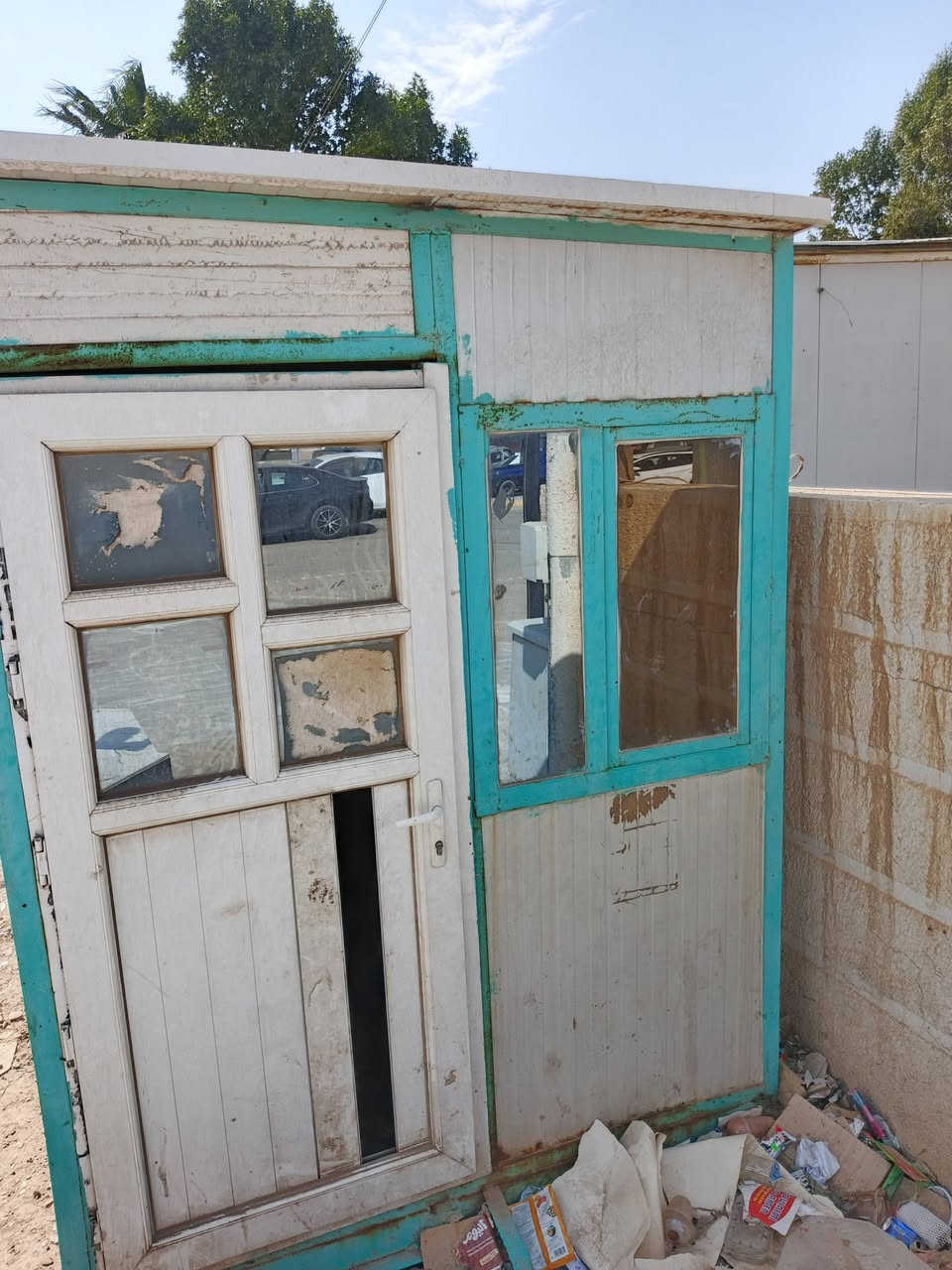 سلام عليكم ورحمه الله وبركاته عندي كرفان للبيع طول 2متر عراضه 2متر  السعر 800وبيه مجال للطبيين رقم الهاتف ***********
