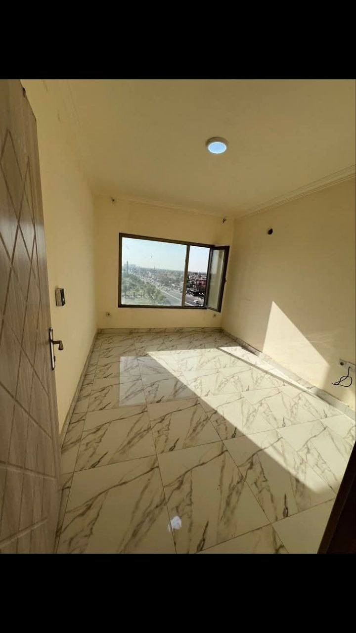 للبيع في مجمع المحبة
شقة سكنية للبيع في مجمع المحبة السكني 

مساحة 125 متر 

تحتوي على 3 غرف نوم 

ومطبخ معزول 

وصالة كبيرة

وخدمات عدد 2

ومخزن 

علما الشقة بيهة وارد شهري 900 ألف

سعر البيع جوة السوك بسعر جداً مناسب 🔥🔥

للأستفسار *********** 
متوفر واتساب
