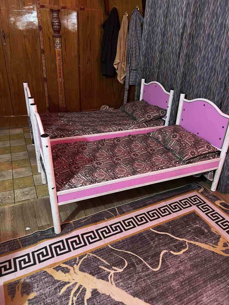 سرير أطفال حديد نظيف مآبي ضرر سعر ١٠٠ الف مكان بغداد ***********
