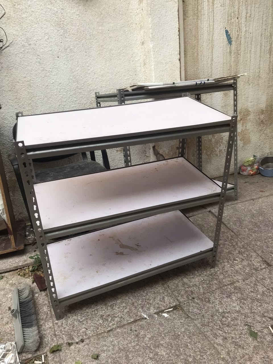 مجرات رباعي وثنائي ميز حديد ثلاث رفوف صغير بوفيه  قيم بضمير وتصل 
***********
