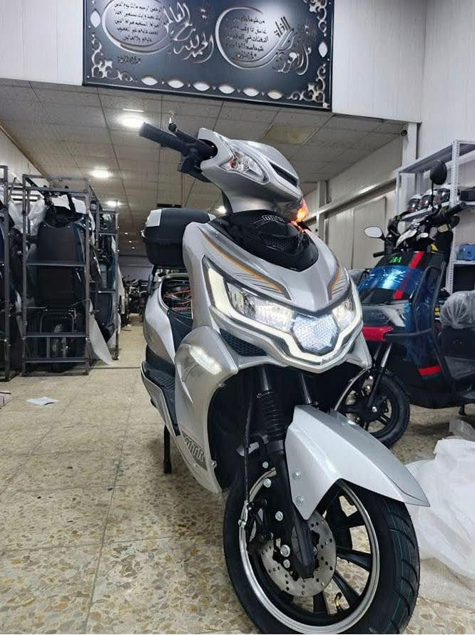 السلام عليكم
دراجة شحن super MTR اعلى جودة استيراد مؤيد طيارة 
ملف ٢٠٠٠
عقل كبير يتحمل الاجواء الحارة
بطارية ماركة mtr حجم ٣٢ انبير عدد ٦
سرعة بين ٨٠.٠٠.٧٥
الدراجة بعدهة جديدة ماشية 600 كيلو يعني حت مواصلة الف ما بيهة اي نقص كأنما ماخذ جديدة السعر 900 بيهة مجال بسيط كلش حك الجية مكاني شارع فلسطين ***********
