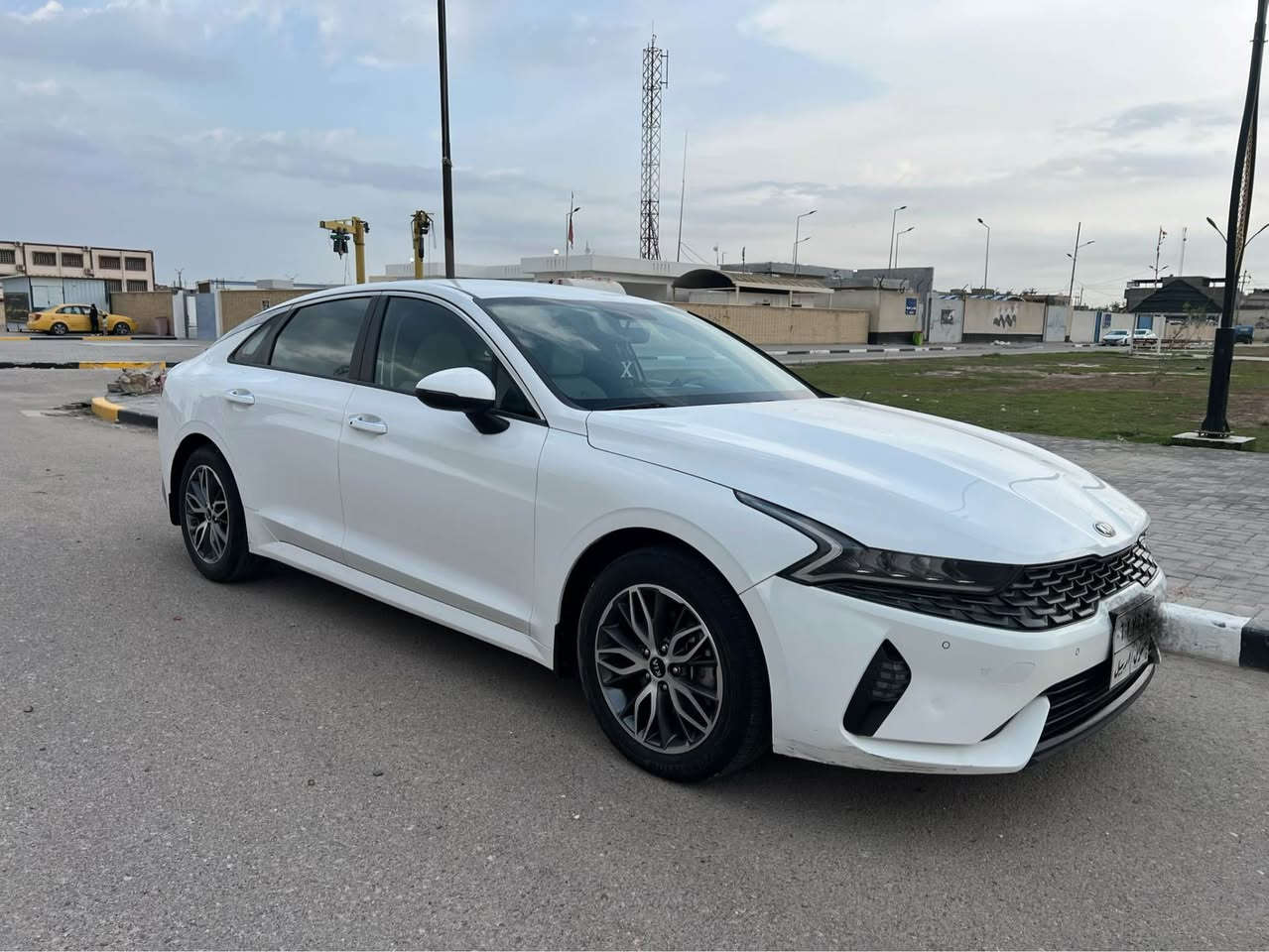 كيا اوبتيما2021 كفاله عامه خليجية وكير ومحرك كفاله و جاهزة مابيها نقص من تبريد وحدادة فول مواصفات عده الفتحة بصمه شاشة لمس كار بلي كشنات كهربائيه انضمه قياده سبورت ايكو نورمل مكينه 2000دوش تنفس طبيعي سنوية اربيل منتهيه صارلها شهر باسم شركة تتحول او وكاله سيارة مال جناي ماناقصها اي شي 
سعرها 179 
للتواصل *********** البصرة, العراق
