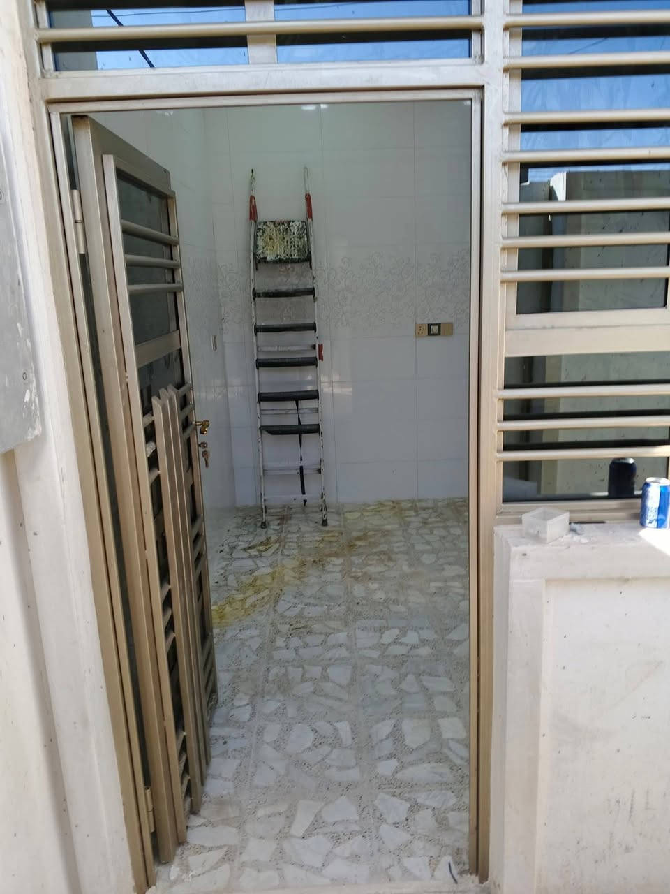 بيت 100متر
هسه هو طالع من الخلفه
البيت كامل على اخر حبايه جيب اغراضك وكعد
مكان بغداد منطقه الرشاد مقابيل حي النصر شارع مشويات السيد
خدمات كامله مي وكهرباء ومجاري وتبليط ورصفه واناره
***********
سعر البيت70مليون
ولقطع100متر25مليون
طابو ملك صرف صناعي
