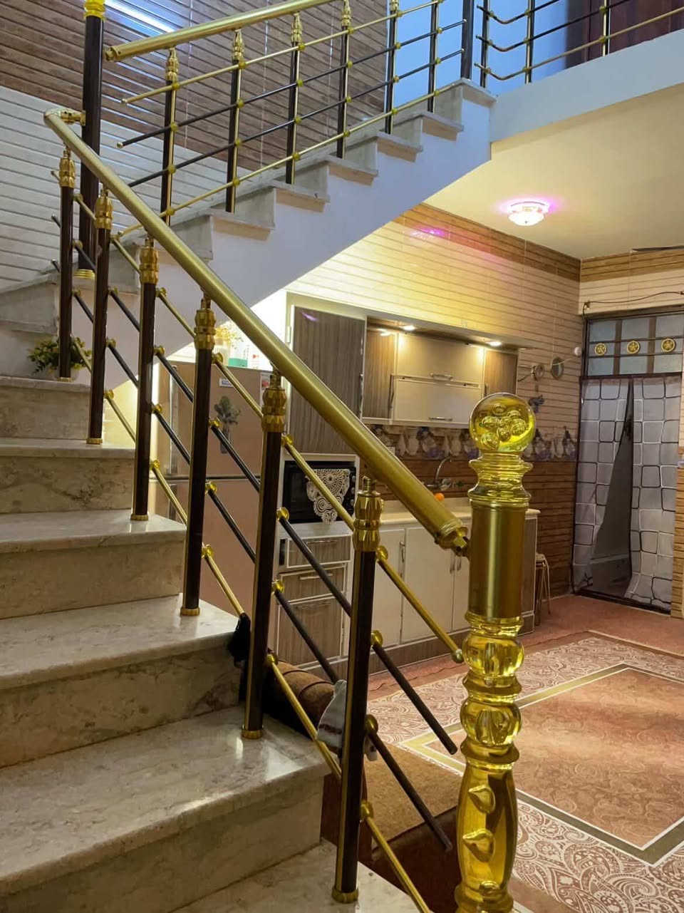 دار للبيع واجهه ٤ ونص والطول ١٠٨ نزال ٢٥ عنوانه شارع حسينيه سيد صلاح مكصوصي طابق واحد فرع سنتر البركه استفسار وتساب ***********
