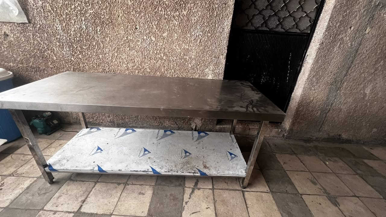 شواية لبيع معها ميز سل ستايل وزن ثقيل طول متر ونص سعر شواية 300 هي ول شيش ول صينية ولاستان ول ميز وحدة 175   اتصال 📞 ***********
