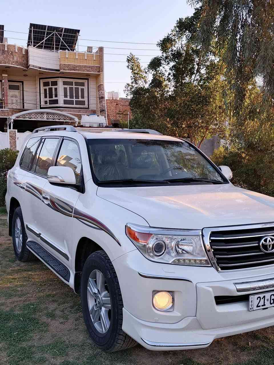 💎 للبيع: مفخرة الأرض لاندكروزر 2013 GXR (بريم أصلي)
الخيار المثالي للراحة والاقتصاد.. 6 سلندر بنظافة الوكالة
• الموديل: 2013.
• المحرك: 6 سلندر (V6) - عزم قوي وصرفية وقود ممتازة جداً.
• الفئة: بريم أصلي (Full Options).
• ناقل الحركة: أوتوماتيك (جير، محرك، وشاصي على الفحص).
🛠️ المواصفات والمميزات:
• نظام الدفع: 4x4 (دبل خفيف وثقيل) شغال بامتياز.
• المواصفات الخارجية: فتحة سقف، بصمة دخول، تشغيل عن بعد، حساسات أمامية وخلفية، جنوط البريم الأصلية، كشافات ضباب.
• المواصفات الداخلية: تكييف مركزي (ثلج)، ثلاجة، شاشة معلومات، كاميرا خلفية، تحكم سكان.
• الحالة: السيارة مسرفسة بالكامل، تواير بحالة ممتازة، ولا تحتاج لأي مصاريف نهائياً.

العنوان : ديالى بعقوبة 
السعر ٣٩٠ قابل للتفاوض
للاستفسار:***********
