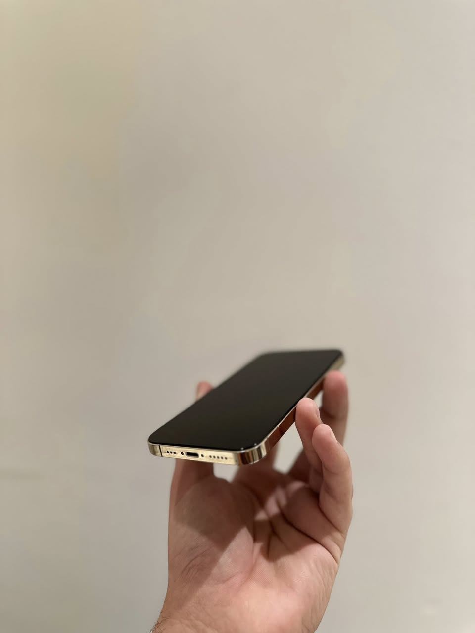 ايفون 12 برو فقط قطعه عسل 🍯 

جهاز شرق اوسطA/AA 
مبدل بطاريه اصليه 
ومبدل شاشه كلش خوش نوعيه فيس إيدي شغال وكلا شغال 
سعر 275
مكاني بغداد 
لل تواصل ***********
