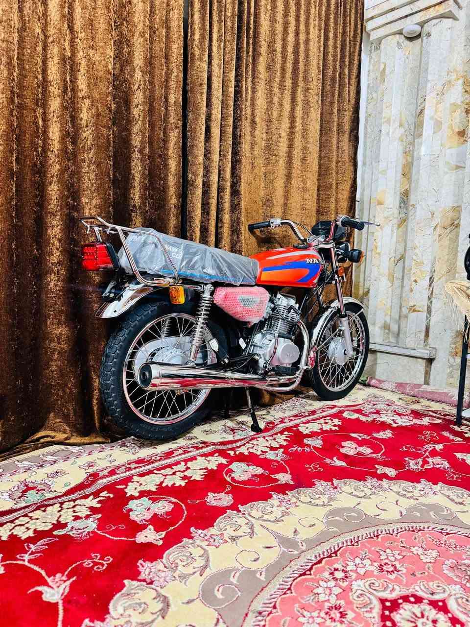 سلام عليكم دراجه إيراني شلامجه اصلي الدراجه بعده وكاله. بشهر العاشر طلعته وكيله سيد جعفر الله شاهد عليه دراجه مخزونه صارله شهرين بعده ثاني تبديله دهن بعده زيرو تجي وتشوف بعينك. مكاني العماره قضاء الكحلاء تفاصيل اكثر عل رقم ‏‪***********‬‏
