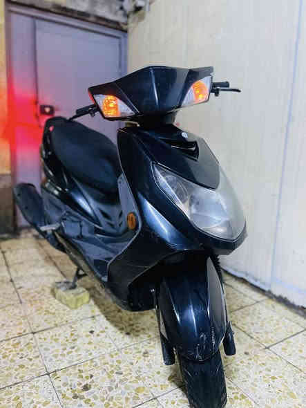 سلام عليكم سكنس فحـل دراجه نضافه مبينه مثل ما بل صوره الدراجه اوراقه كامل صاله نازله من الرمبه 4 اشهر اوراقه و منفيس كامله الدراجه ما بيه اي شيي  تجي اجيب فيتر يفحص و تشوف بعينك /العنوان بغداد مدينه الصدر / رقمي***********
