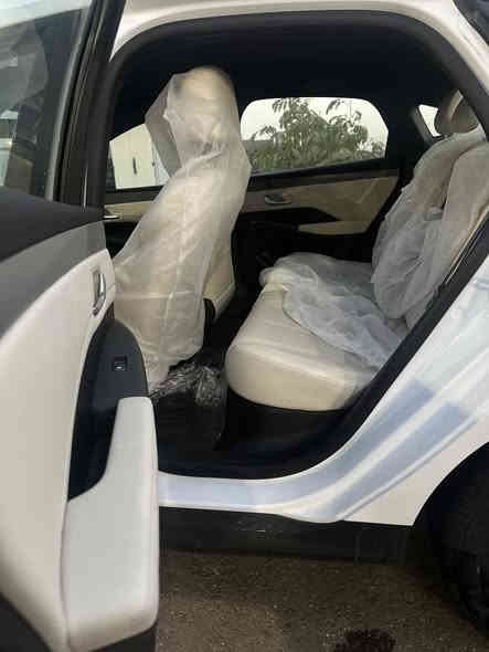 🏛️🏛️معرض التحسين الذهيباوي 🏛️🏛️
توفر ال BYD qin plus
ابيض والداخل ابيض
دلال ادللكم متابعين معرض التحسين الذهيباوي تونسووووو 
🔴السعر  : 🔥🔥🔥،🔥🔥🔥
مرقم بغداد وصافي بدون دلاليه 
‏
اليكم المواصفات
انتبه السياره : هايبرد & بانزين & كهرباء يعني التفويله الوحده بانزين تمشيك 2100 كيلو
سعه التانكي 65لتر 
موديل 2025
حساسات 
حجم المحرك 1.5
شاشه اصليه 
كامره خلفيه
هند بريك كهرباء
دشبول شاشه ديجيتال
اوتو هولد
مفتاح التشغيل بصمه
تشغيل عن بعد 
تحكمات مقود
اوامر صوتيه
منفذ طاقه
منافذ شحن
 جلد حياكه
دخول ذكي
3 وضعيات قيادة
اشاير بالمري
تتسع المقصورة ل 5 ركاب
المقاعد جلد رياضي
اريل نفكيتر
اناره داخليه LED
لد امامي LED
‏LED بك لايت
قطعتين تبريد 
مثبت سرعة
حجم الاطار 16
مانع تزحلق
شاحنه خلفية
كير ماوس
البطاريه ليثيوم الاقوى والاطول عمرا في عالم الهايبرد 

‏‎اوقات الدوام جميع ايام الاسبوع 
‏‎من الـ10 صباحـاً الى الـ10 مساءً 

‏‎للاستفسار يرجى الاتصال على الارقام الاتية ☎️:
‏‎للاستفسار  ***********
‏‎للاستفسار ***********
‏‎بغداد حبيبية  شارع المعارض🚙🚙
‏‎متوفر🟥بيع🟥شراء🟥مراوس🚦⭐️

‏‎ولاتنسى اذا حبيت تستبدل سيارتك القديمه معرض توفر الاستبدال بين القديم والجديد بنظام المراوس وبخدمتكم 🚗🔛🚙

#توسان #لاندكروز #سورنتو #كورولا #كورولة #تويوتا #كامري #هايلوكس #كيا #سبورتج #النترا #سني
