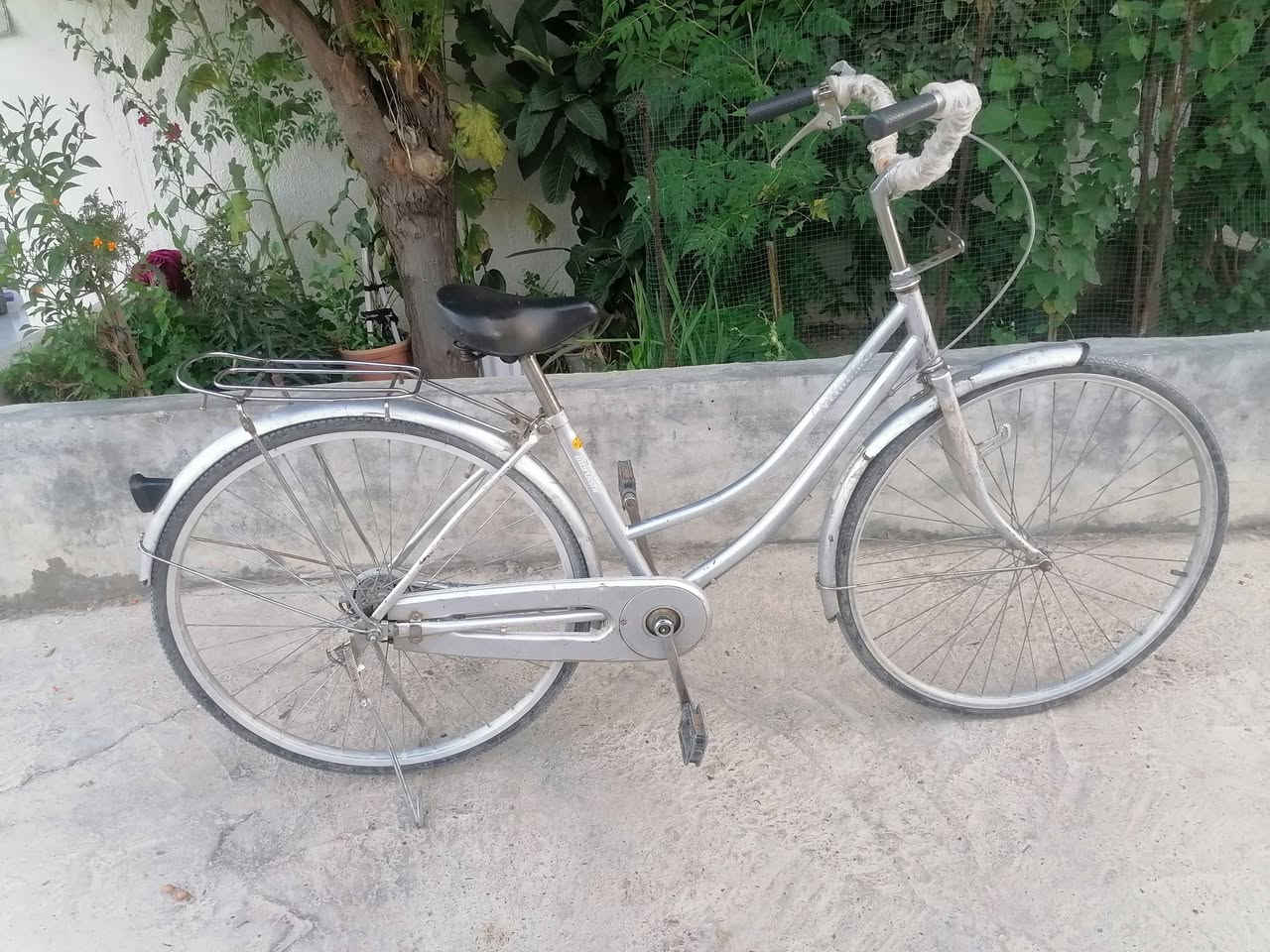پایسکیل یابانی
حەجم 27
بەشەرت هیچ کێشەیەکی نیە
سعری 70هەزار و مەعمەلە
شوێن کەلار گازینۆ
ژ.م***********
ئەوەی ویستی چات بکات یان تێل
