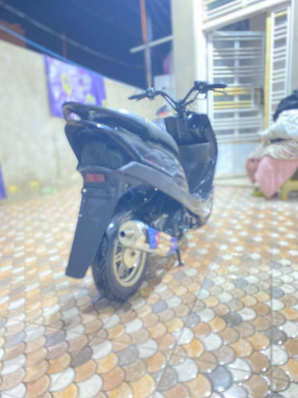 سلام عليكم دراجه عدله للبيع مستعجل عل بيعتها دراجه نضيفه هندر واحد وين ماتريد روحي بيها العنوان ديوانيه حي العسكري الرقم ***********
