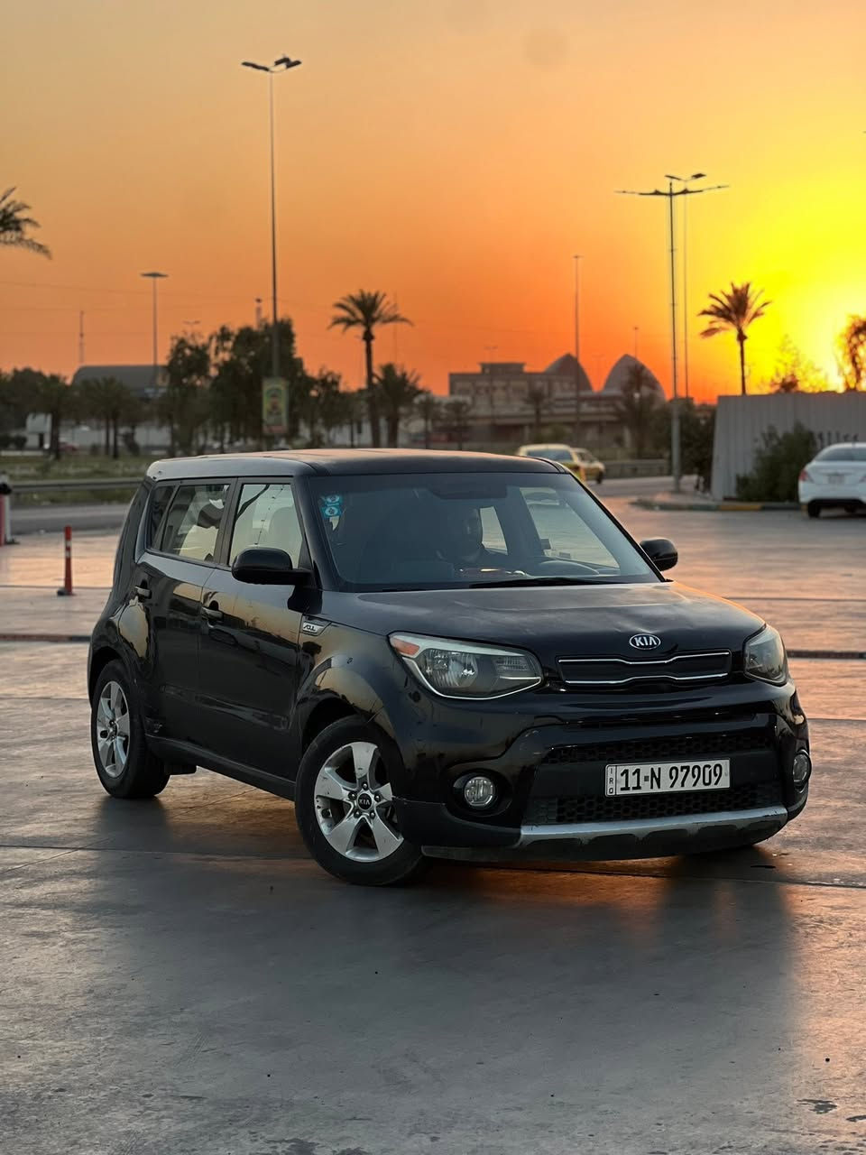 كيا سول 
وارد امريكي 
موديل 2019
سيارة من امريكا فقط دعاميات 
اهنا بيها طخات خفيفة وجاملغ امامي مصبوغ
سيارة يحتاجلها ترتيب بلكشر 
مكينه كير تبريد كله تمام 
مكان سيارة بغداد زيونة 
السعر 97 ورقة
رقم الهاتف ***********
