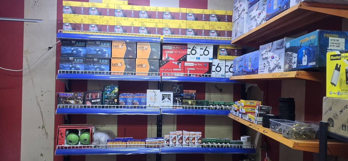 السلام عليكم محل مواد احتياطيه وكماليات سيارات للبيع ***********
