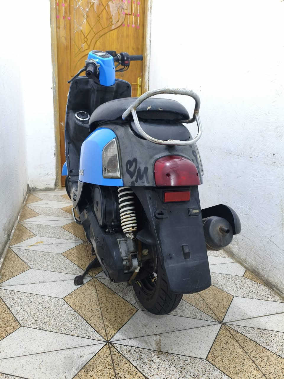 ماكس بوليسي جديده كلهة شغاله سلف لايت عالي وناصي دبلات امامي وخلفي ابريكات اماميه  وخلفيه جاهزه اخت الرمبه نعومه كلش حلوه كفرات اصليه حواضن اصليه شلعه ومشي كلش حلوه دراجه خرسه ما تنسمع ما مفتوحه ما بيها اي نقص لا تبخير لا تنقيص مكان حيانية شارع السيد سعر 800 بيها مجال قليل رقم ***********
