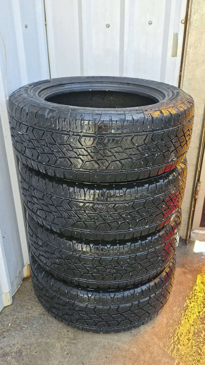 سلام عليكم
تايرات كيا تلورايد 
حجم 245/60/18
فئة X pro
اصلي مال الشركة 
تاريخ الإنتاج 2023
نضافة 90 %
بنجر ولاحد مابيهن 
السعر 275 تخم كامل 
بغداد  ***********
        .***********
