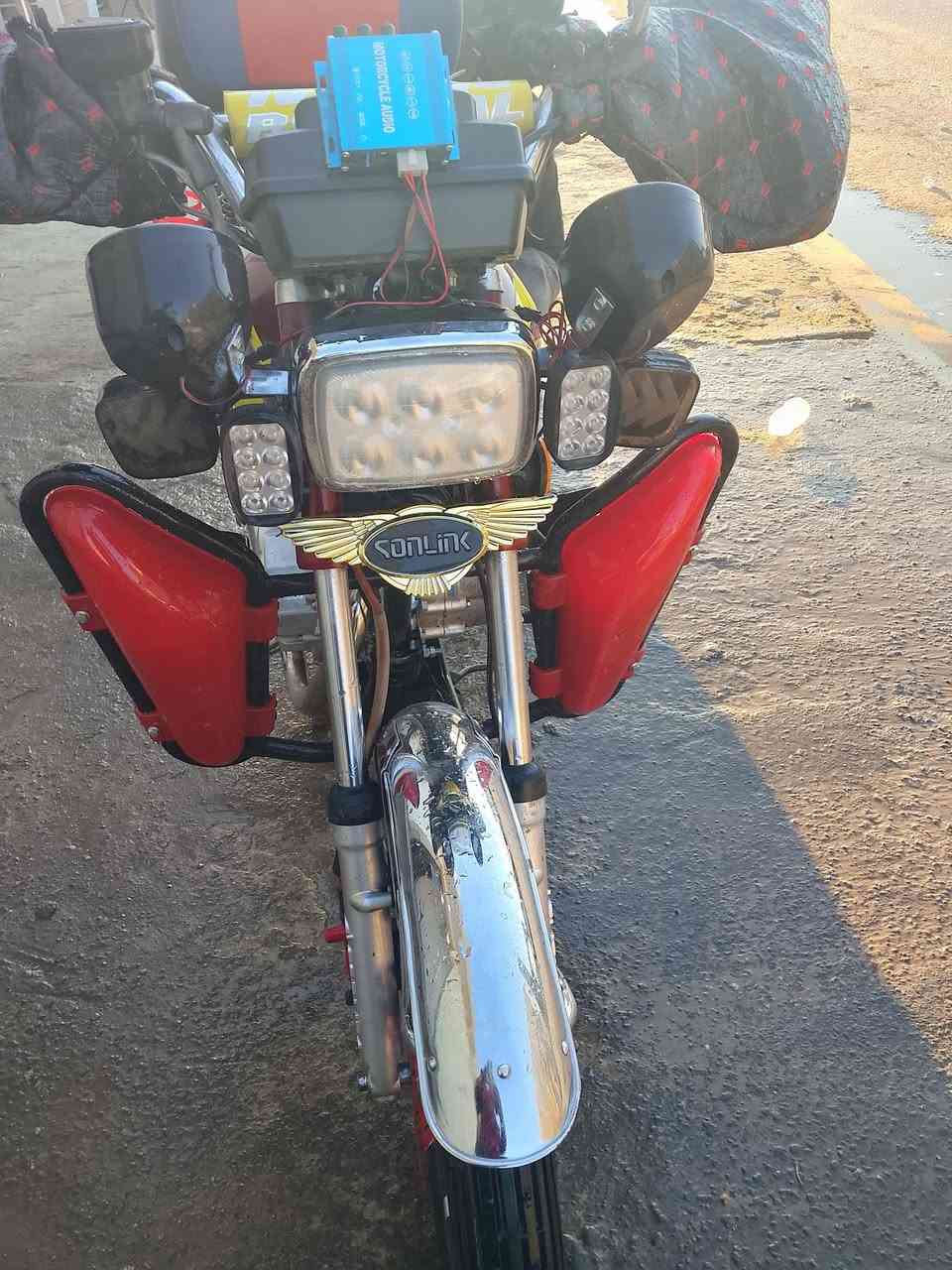 السلام عليكم دراجه سيڤان للبيع موديل 24مكفول كدامك السعر 600وبي مجال مستعجل ع بيعته***********
