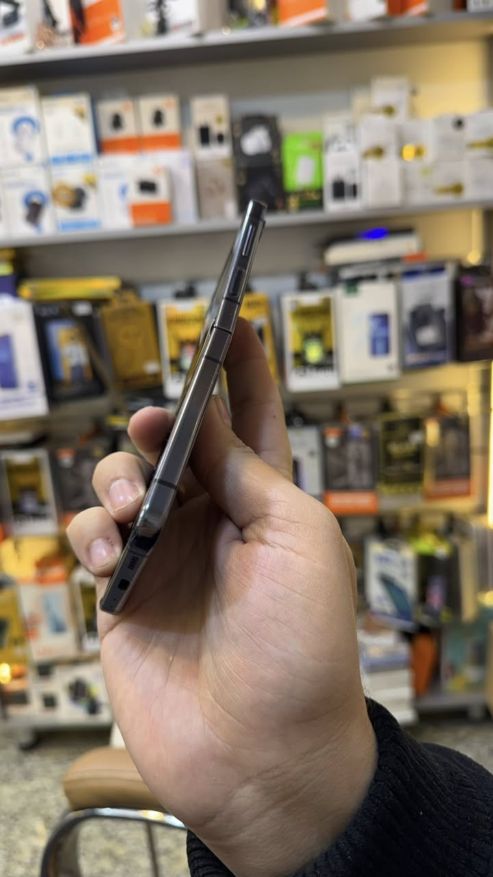 سامسونك فلب 5
ذاكرة 256 
نضيف
ب350 الف
بغداد زيونه شارع الربيعي
***********
