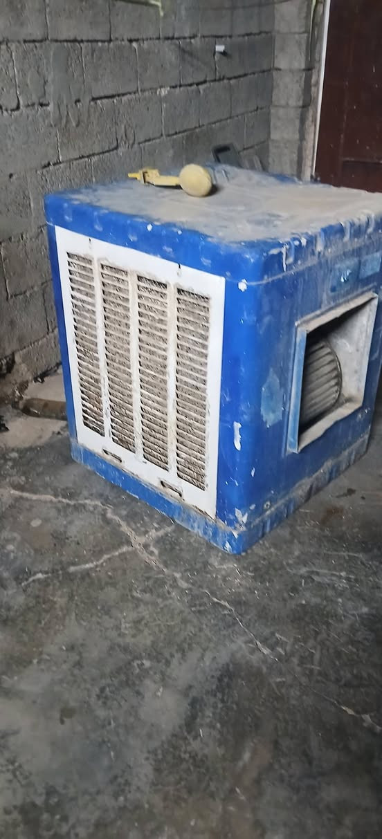 ***********
مبرده الشغال سرعتين ثلاجه نظيف شغال كل عيب ما بيه
