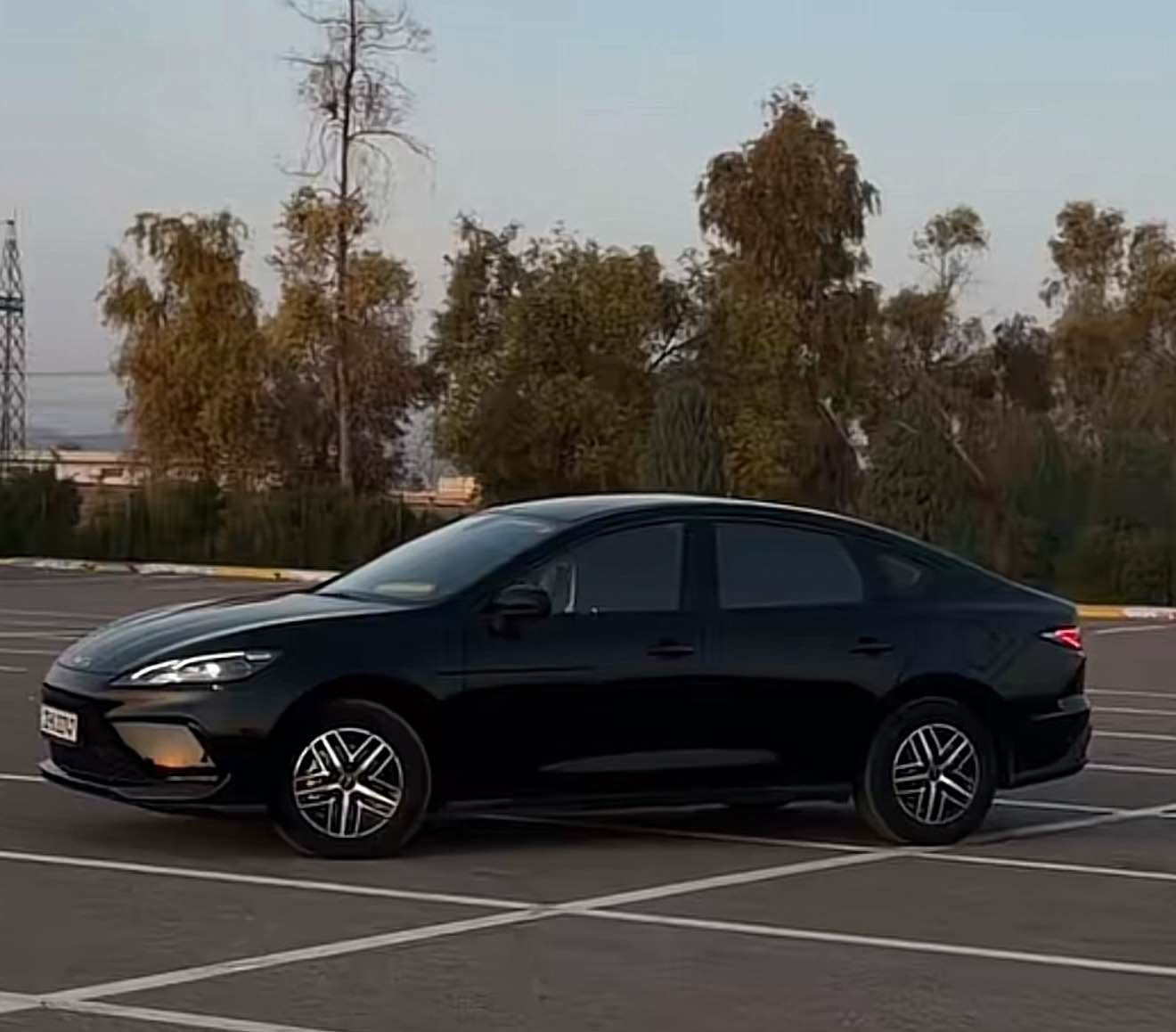 Byd seal 05 
١٠ هەزار رۆشتوە 
هەموو شتی وەک شەریکە ماوە 
تەنیا چاملغی پشت سایەق یەک بست شوختەکی هەیە 
شحن و ئەشیای خۆی لەگەلە کارت و سویچ سەنەوی هەتا ٢٠٣١ هزە ٢٠٢٨ 
ژمارە مۆبایل *********** 
نرخی ١٢٥$ یەک تۆز مەجال أربيل, العراق
