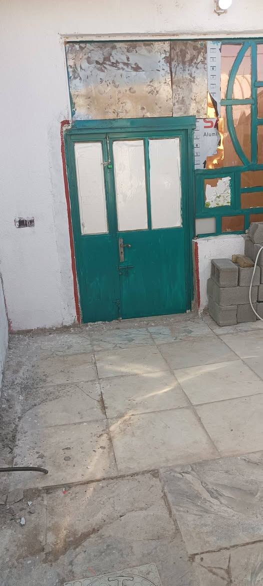 بيت البيع مساحة 100متر بي  غرفة صالة وستقبال تواليت خارجي بيت صب مسلح بيت بي ورقة طابو زراعي سند ٢٥ سعر 28قفل علا شارع عريض مكان سبع قصو شارع ابو علي  يم حسبنية هاشم رقم *********** بغداد, العراق
