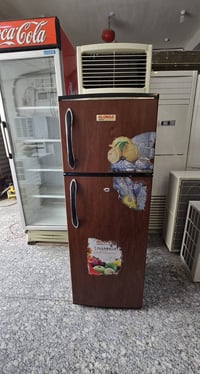 ثلاجة ١٢ قدم • ياباني • مستعملة نظيفة