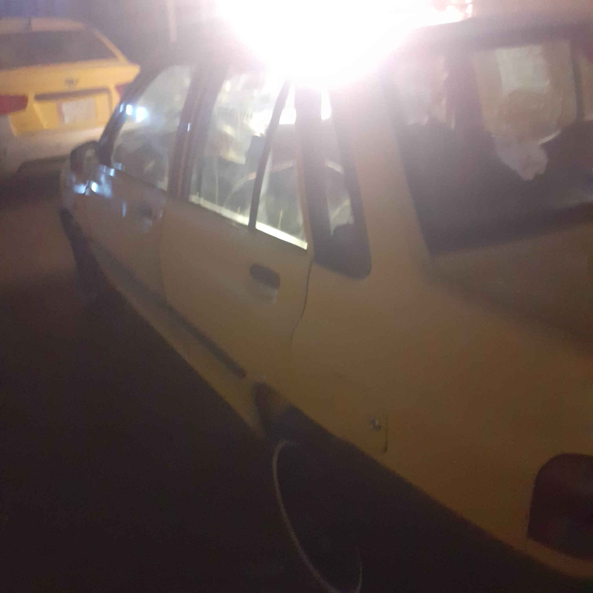 السلام عليكم سايبه للبيع موديل ١١بغداد سنويه ٢٧ شرط التحويل  هيئه وغرمات عليه ٣٠٠الف تنزل من سعره تبريد شغال محرك بي تبخير كهربائيات شغاله شرط التحويل شواصي نظيفه داخله نظيف صدره نص عمر خياسات معمره سعره ٢٥بيه مجال بسيط مكاني بغداد الاعظميه اللاستفسار الاتصال على ***********ملاحظه غير متواجد على الفيس بوك وأني ابخدمتك
