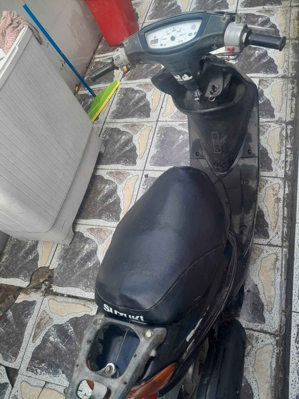 السلام عليكم دراجه يوماها عصفوريه سرعه ٦٠للبيع الدراجه نضيفه حيل شلعه ومعدل فول مكينه ناعمه شغاله نكره هندر عوزه سلف كهربائياته شغاله كيلومترشغال السعر ٢٠٠قفل قفل الرقم *********** المكان حي الجهاد
