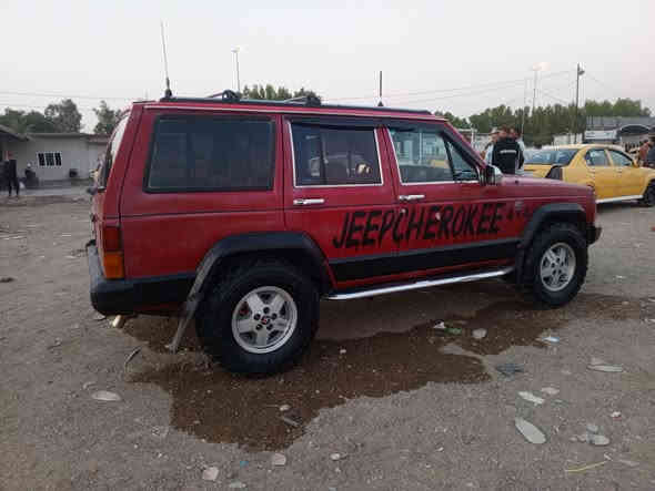السلام عليكم جيب شيروكي موديل 1992سياره وضع الشركه كير محرك ابلادي جدد بل باكيت السياره ماشيه 155الف تخم تاير جديد دلوب كير اوتو اربع جام كهرباء منضومه غاز السياره تشتغل غاز بانزين رقم بغداد دولي السياره سحبه كلش قوي وناعمه مكان بغداد حي العامل السعر 58وبيه مجال حك الجيه والشراي يتصل ***********
