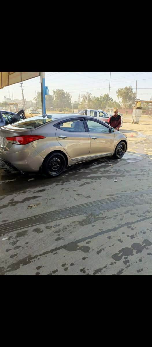 السلام عليكم
النترا 2013 وارد 

كير مكينه خير من الله 

مكاني بغداد الكاظمية 

أو البوابه 

 السعر 103 وبيه مجال
***********
