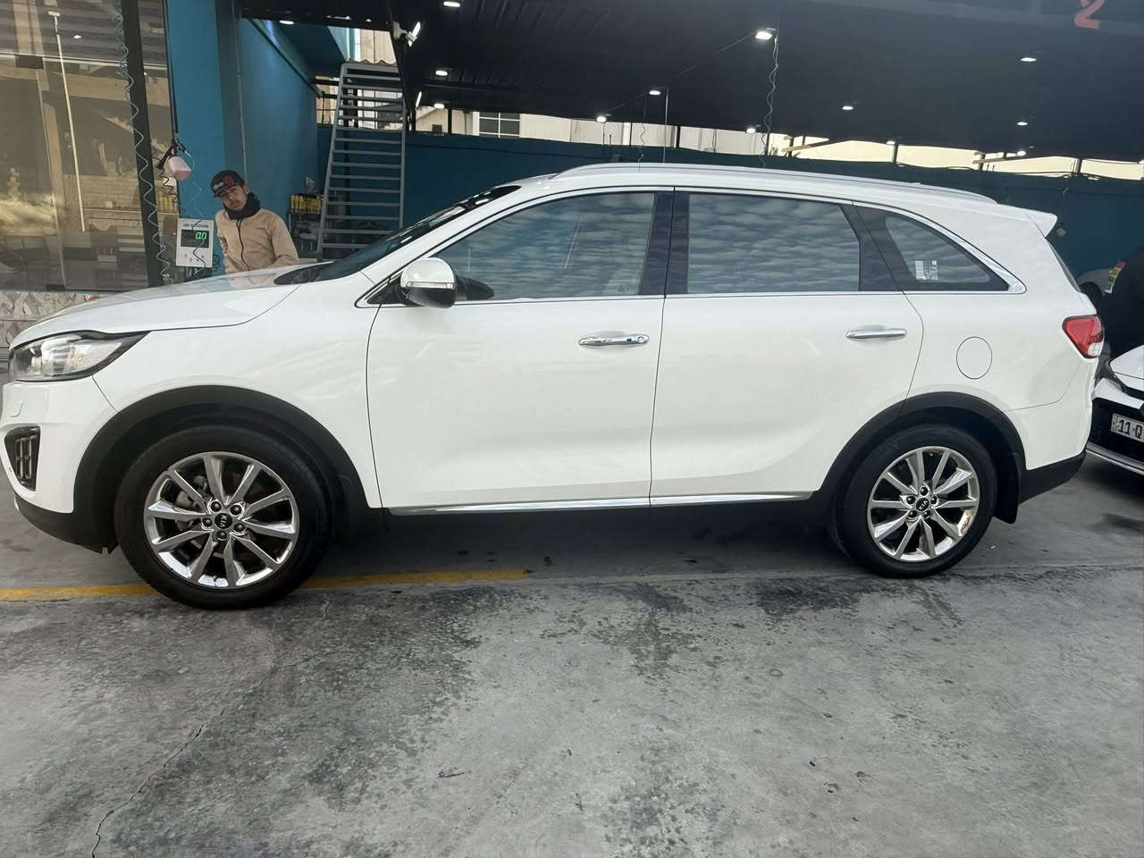 2017 السياره فول موصفات عدا الفتحه صبغ مقدمة البنيد محرك 6 سلندر السعر 21500 وبي مجال ***********
