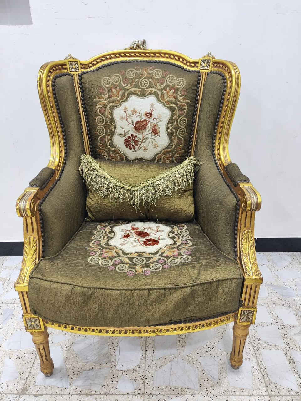 السلام عليكم تخم زان مصري مقعد 10 زائد طبلات كبيره واثنين وسطيات النظافه جيده المكان بغداد تواصل على هذا الرقم واتساب اتصال ***********
